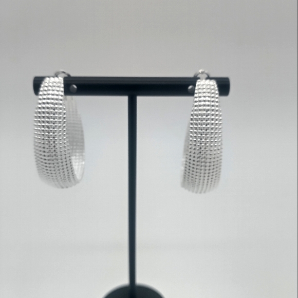 NWOT Fashion Sterling Silver Overlay Oval Hoop Earrings 1 1/2 Inch - Picture 1 of 2